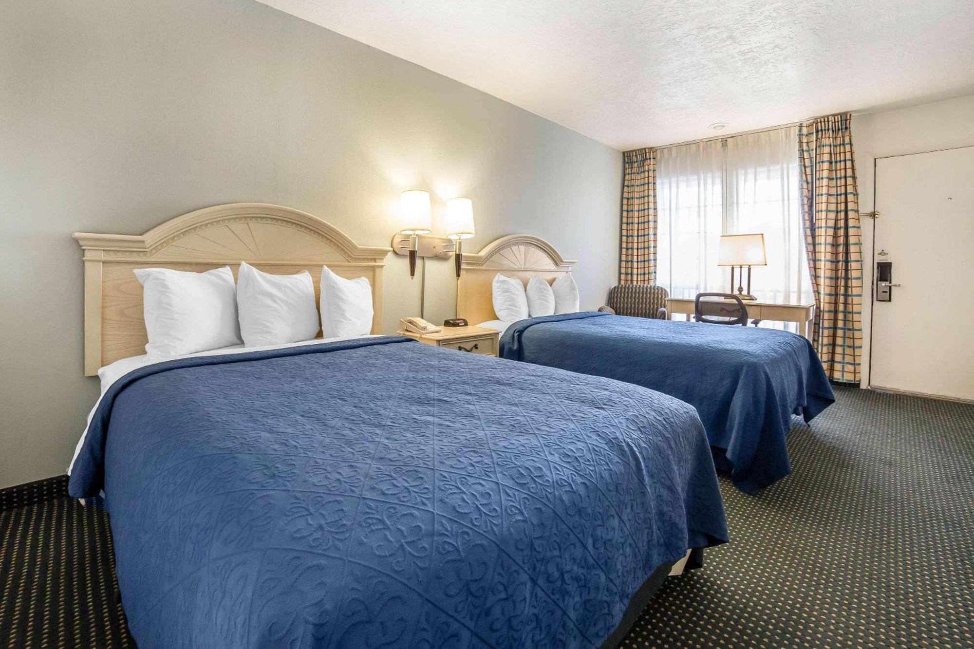 Double Room Two Double Beds Non-Smoking