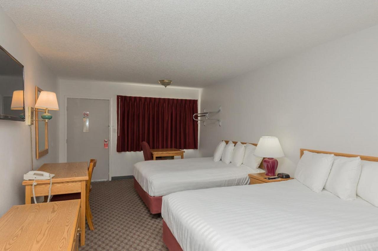 2 Queen Beds Non Smoking Pet Friendly,758016235:JPEG